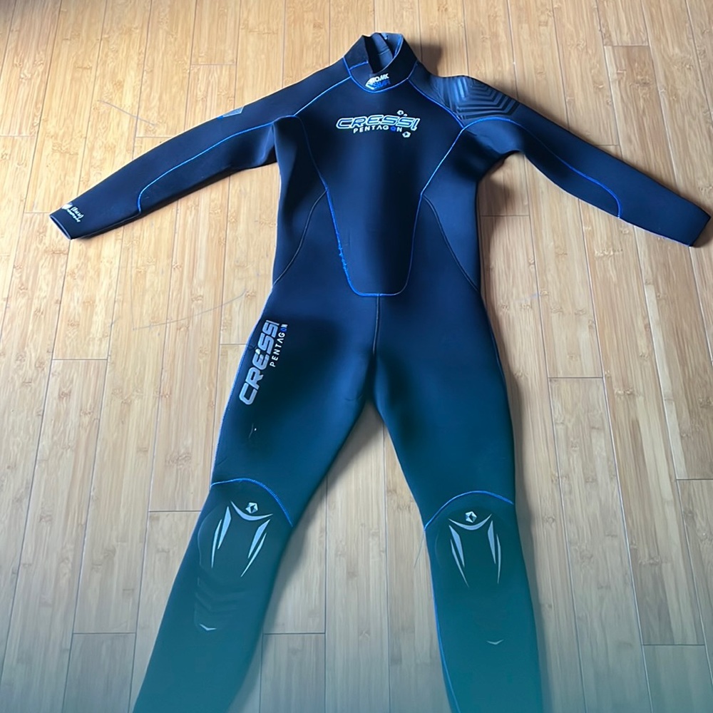 Cressi Pentagon nylon neoprene men’s wet suit.  Practically brand new.